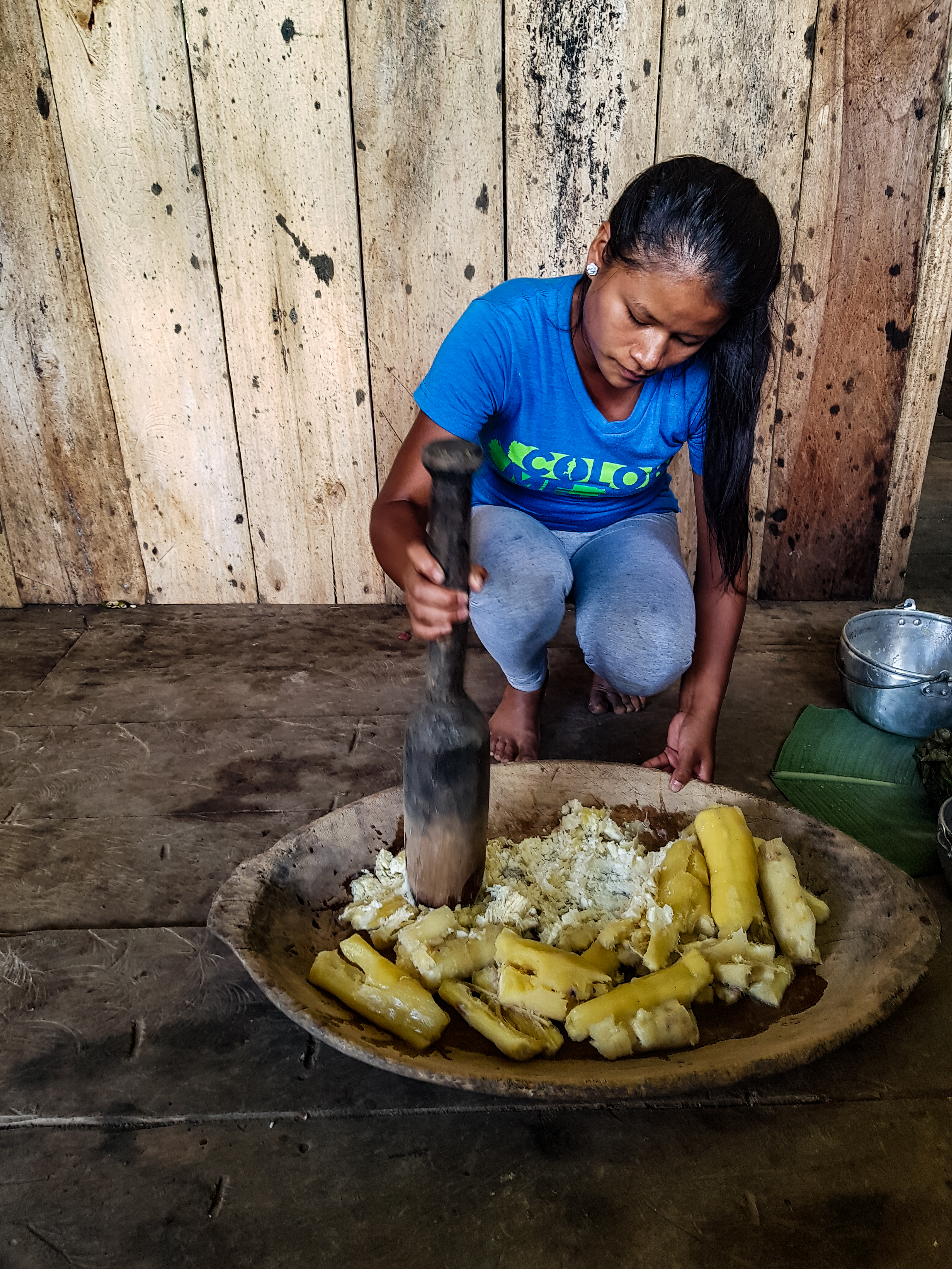 Tradičná príprava Ekvádorského piva, alebo nápoju s názvom Chica