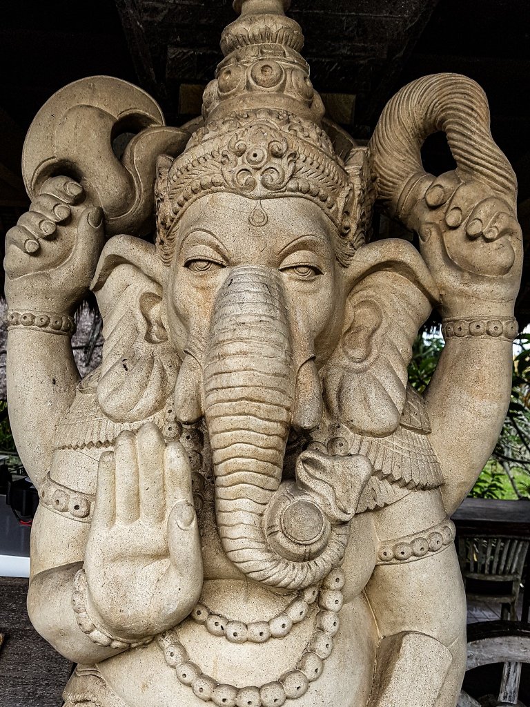 Socha boha (správne poloboha) Ganéšy.